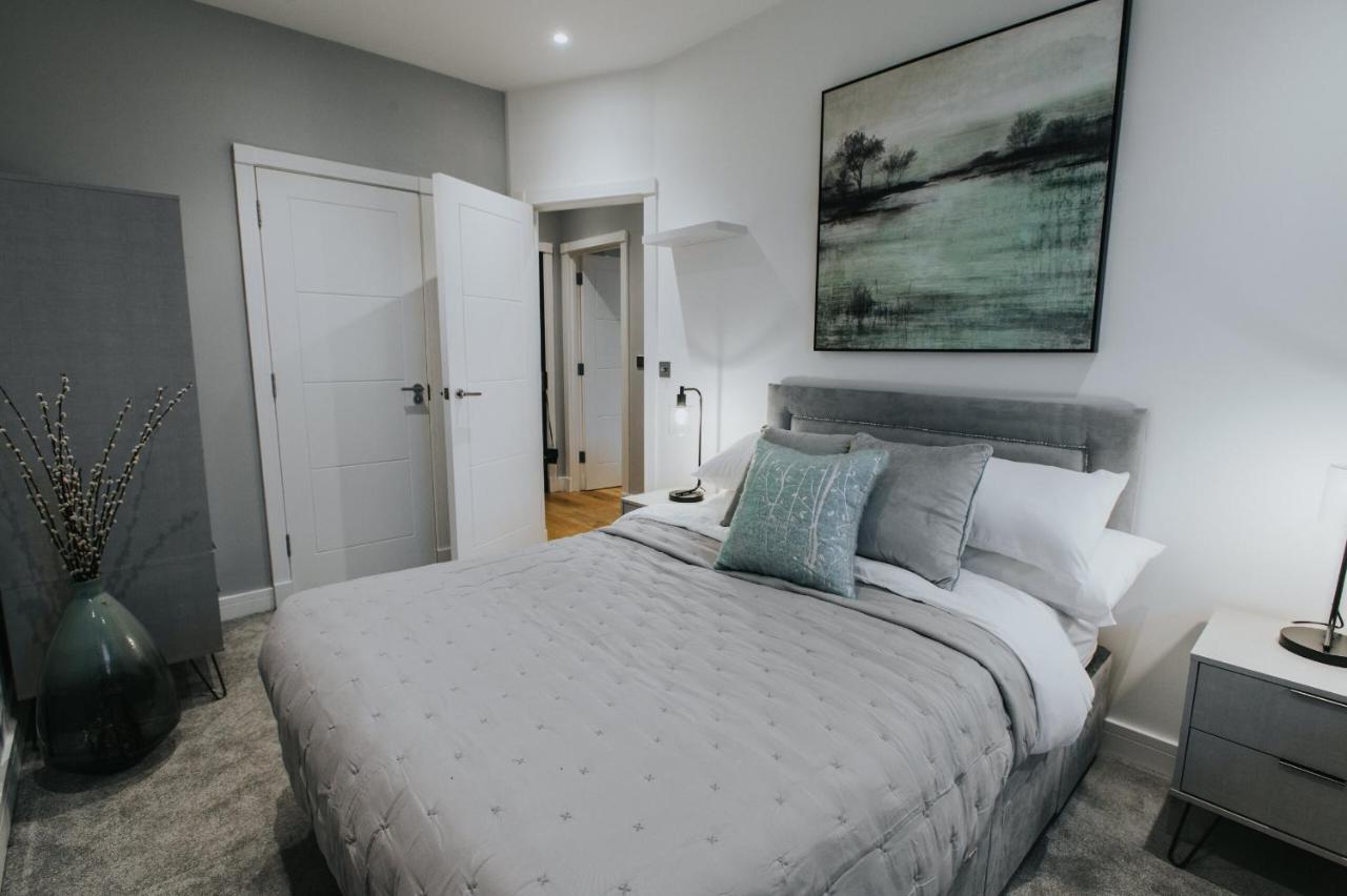 Circa17- Entire Apt, Free Parking, Gym, City Central & Free Netflix Bracknell Kültér fotó