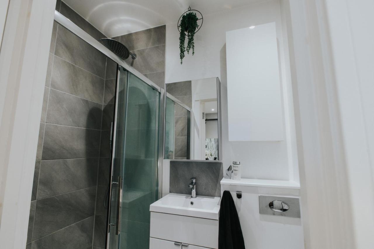 Circa17- Entire Apt, Free Parking, Gym, City Central & Free Netflix Bracknell Kültér fotó