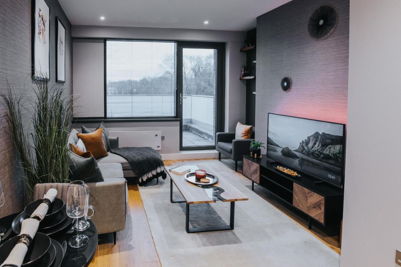 Circa17- Entire Apt, Free Parking, Gym, City Central & Free Netflix Bracknell Kültér fotó